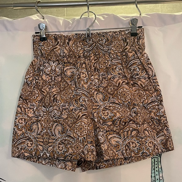 J. Crew Pants - NWT - J Crew Pull-On Paisley Shorts (3.5” inseam)
